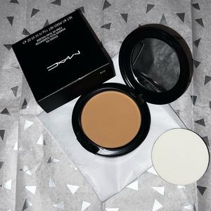 ☑️ New Mac NC35 Studio Fix Powder + Foundation ☑️